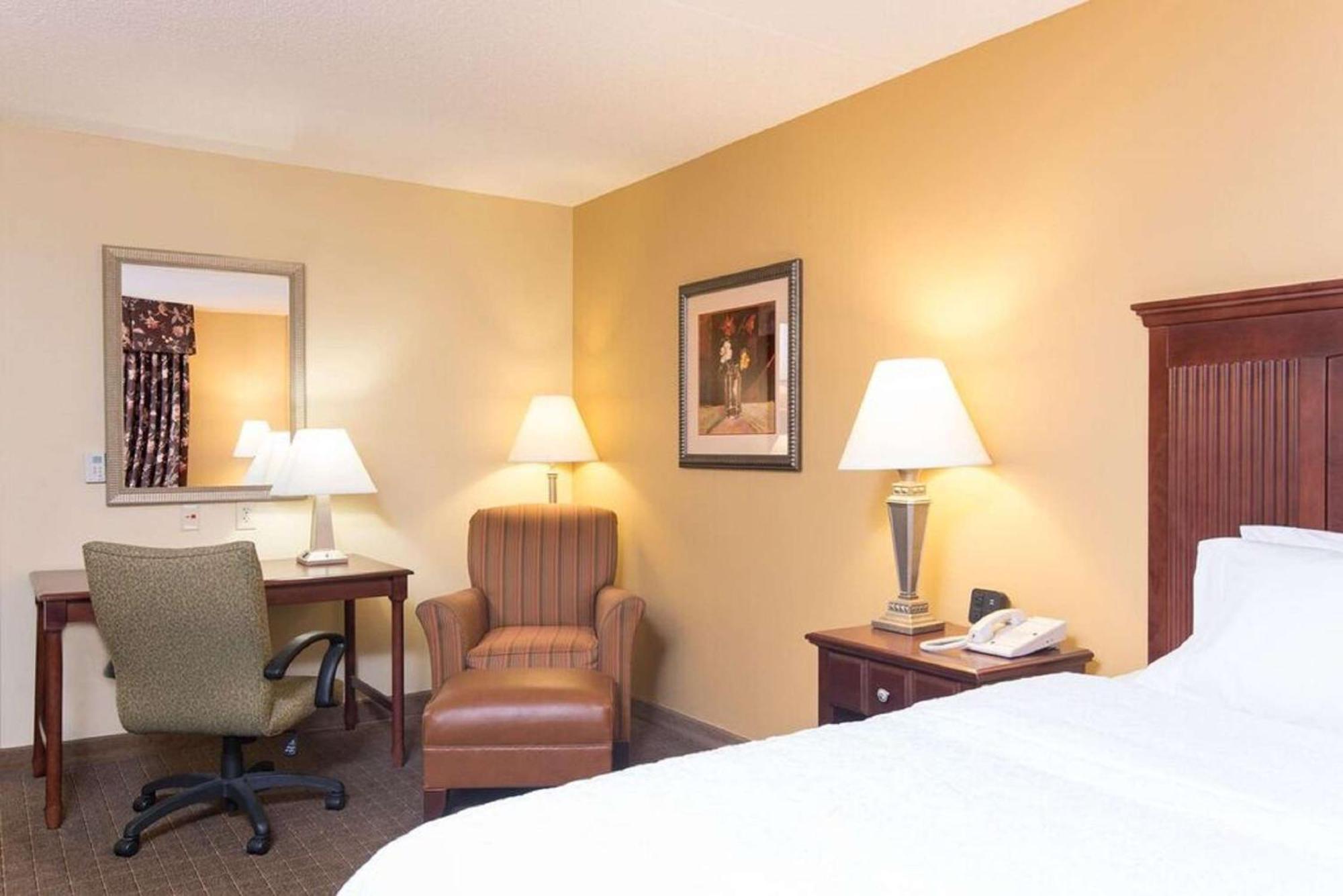Hampton Inn Schenectady Downtown Экстерьер фото