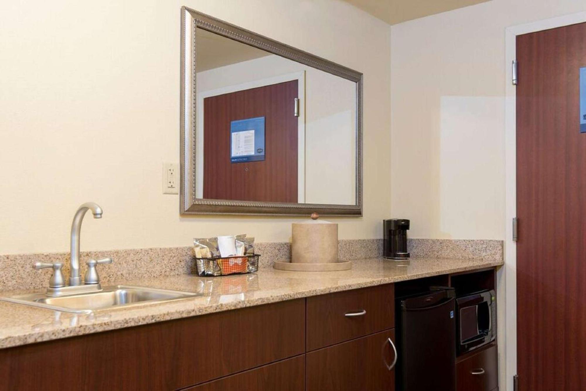 Hampton Inn Schenectady Downtown Экстерьер фото