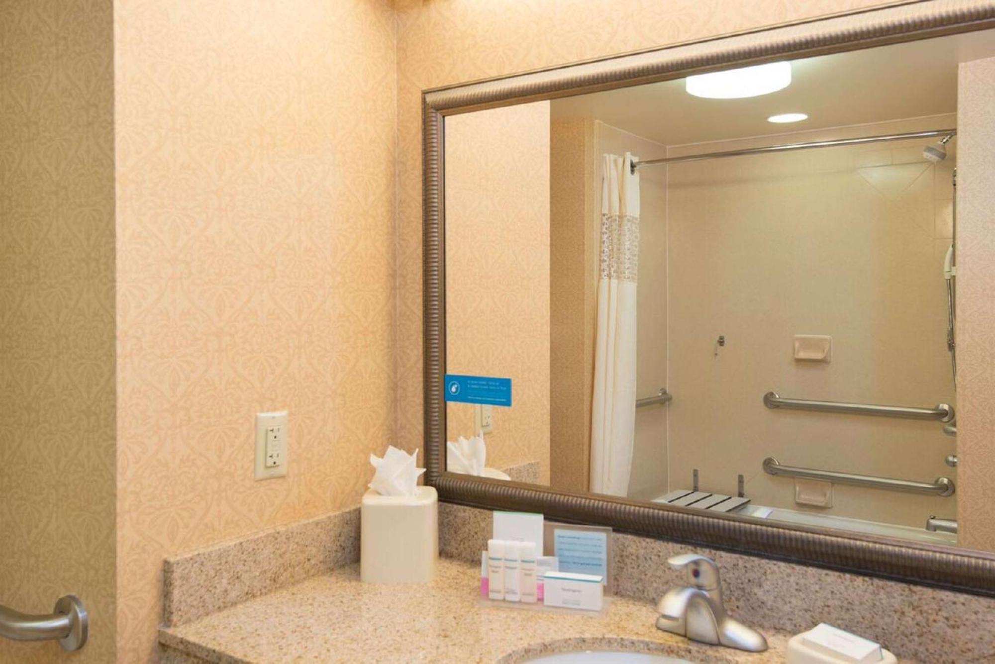 Hampton Inn Schenectady Downtown Экстерьер фото