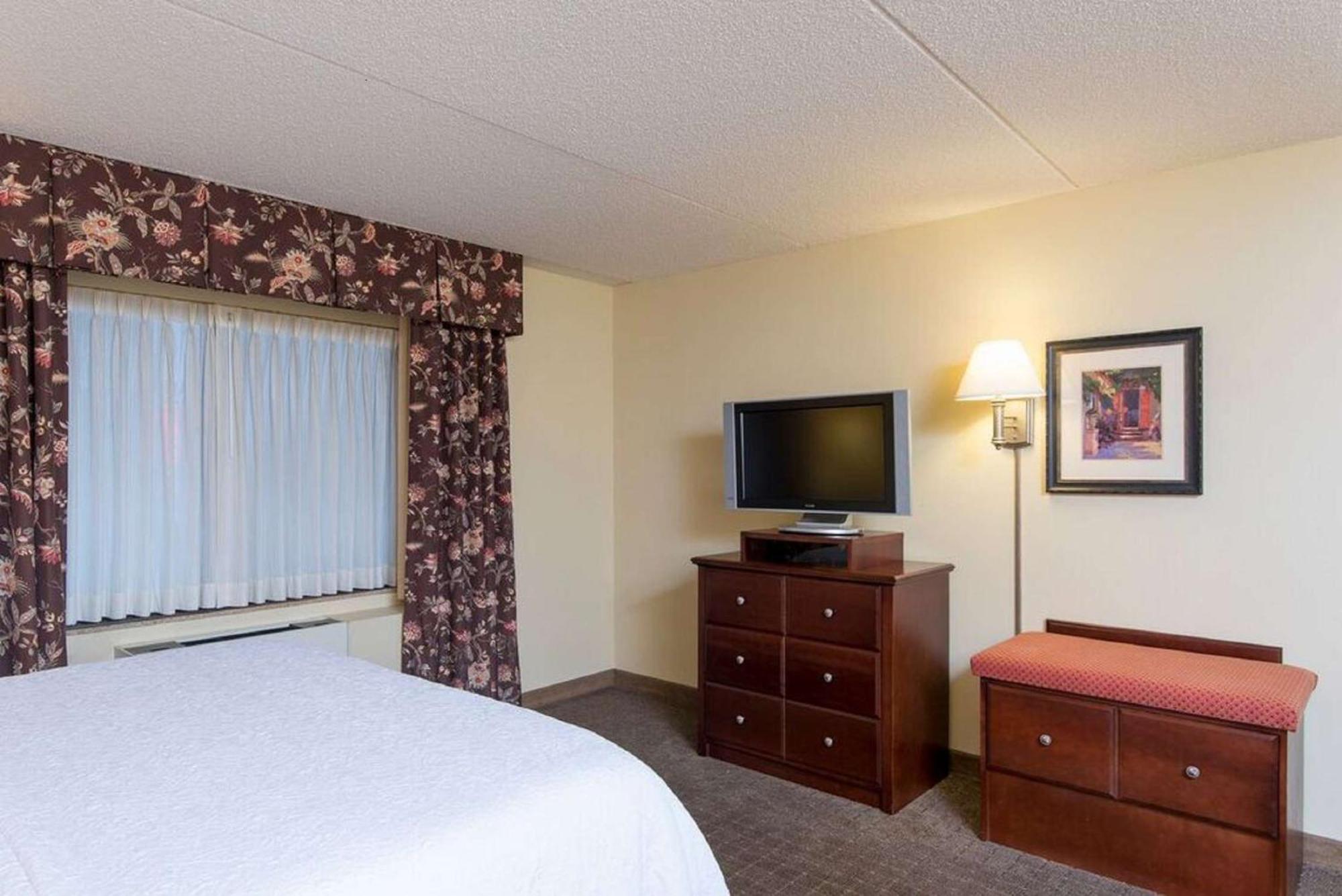 Hampton Inn Schenectady Downtown Экстерьер фото