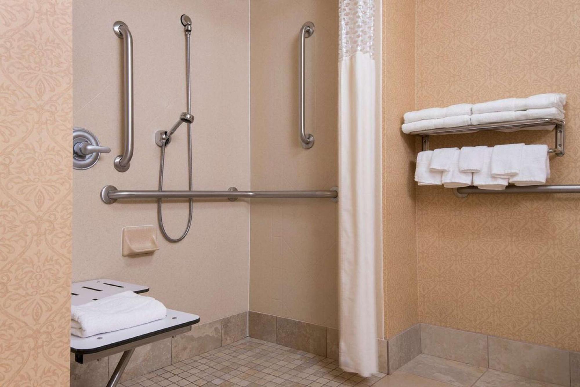 Hampton Inn Schenectady Downtown Экстерьер фото