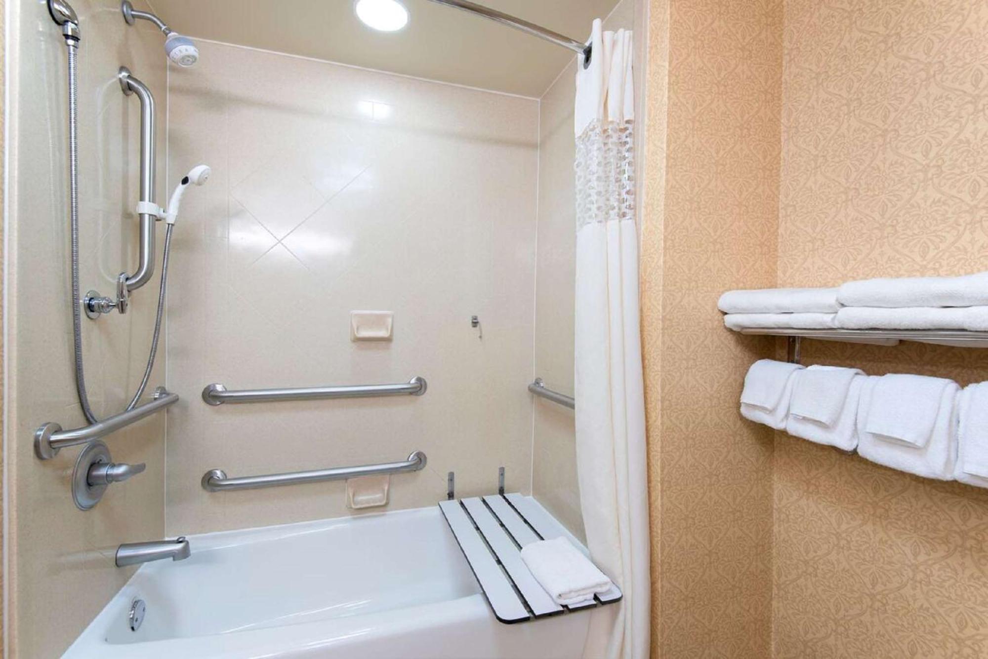 Hampton Inn Schenectady Downtown Экстерьер фото