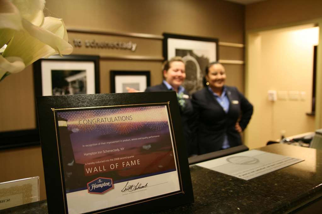 Hampton Inn Schenectady Downtown Интерьер фото