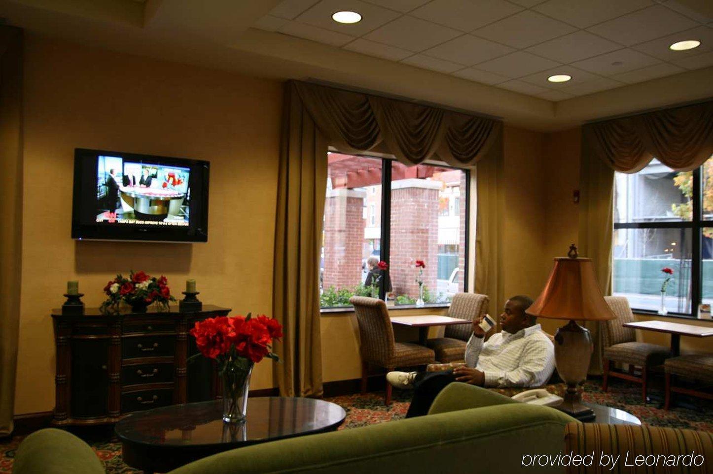 Hampton Inn Schenectady Downtown Экстерьер фото